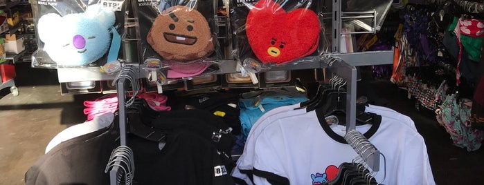 Hot Topic is one of The 13 Best Fashion Accessories Stores in Las Vegas.