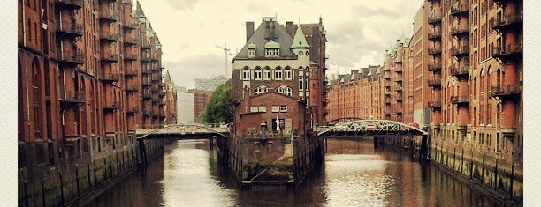 Poggenmühlenbrücke is one of Das Tor zur Welt.