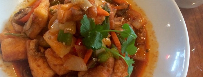 Siri Thai Cuisine is one of Lugares favoritos de Nate.