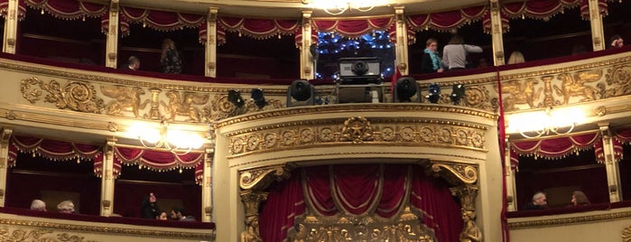 Teatro alla Scala is one of Posti che sono piaciuti a Andrey.