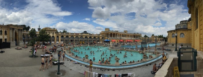 Thermes Széchenyi is one of Lieux qui ont plu à Andrey.