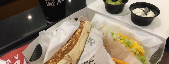 Taco Bell is one of Alberto J Sさんのお気に入りスポット.
