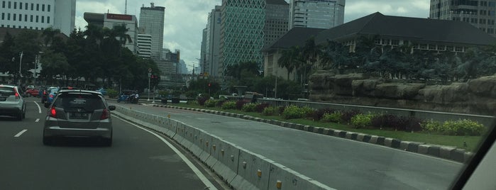 Bunderan Air Mancur Monas is one of Guide to Jakarta Pusat's best spots.