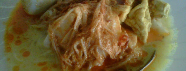 Ktupat sayur samping pegadaian teluk is one of Favorite food.
