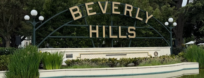 Beverly Hills Sign is one of Cali.