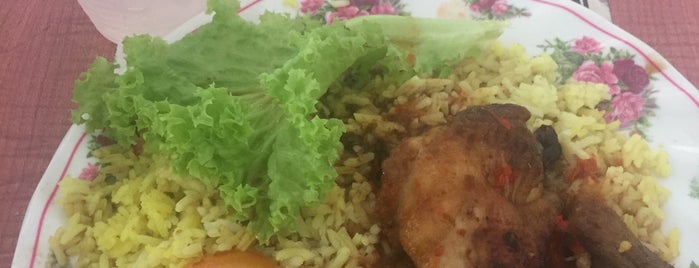 Dewan Makan Kolej Indera Mulia is one of Favorite Food.