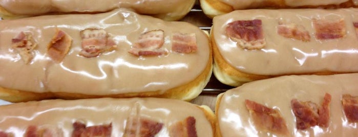 Lucky Donuts is one of R B : понравившиеся места.