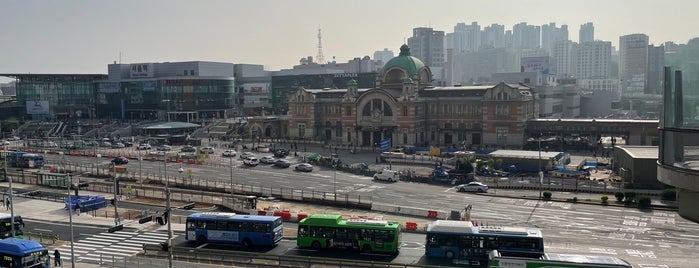 Seoul Station is one of Subway.