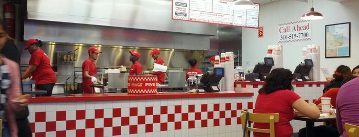 Five Guys is one of Fabioさんのお気に入りスポット.