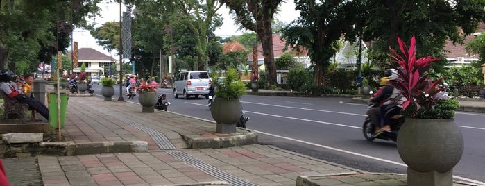 Jalan Ijen is one of Malang Spots.