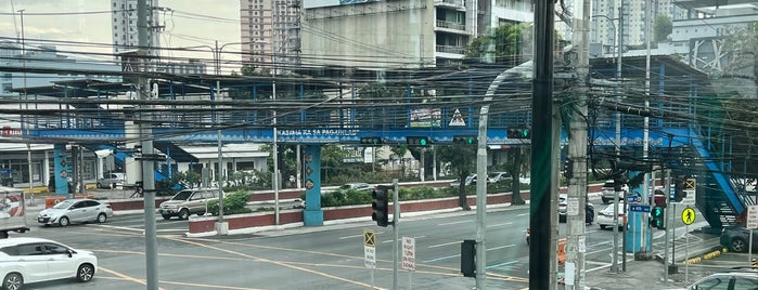 Starbucks is one of Must-visit Food in Quezon City.