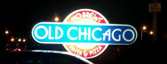 Old Chicago is one of Tempat yang Disukai Chris.