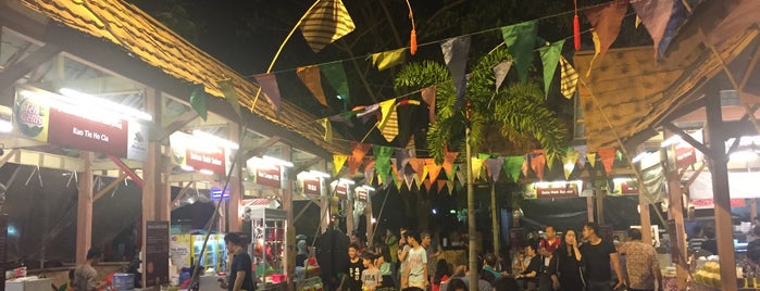 Festival Kuliner Serpong "Wuenak E' Puolll" 2016 is one of Tempat yang Disukai Hendra.