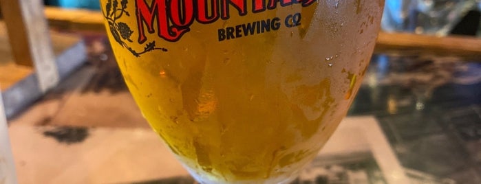 Figueroa Mountain Brewing Taproom is one of สถานที่ที่ Amber ถูกใจ.