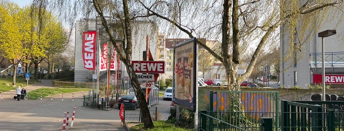 REWE is one of Orte, die Dirk gefallen.