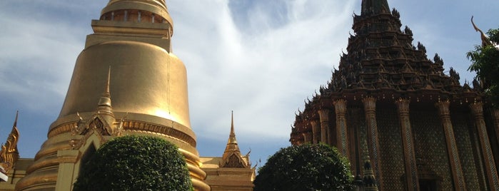 ワット・プラケオ (エメラルド寺院) is one of thailand sightseeing.