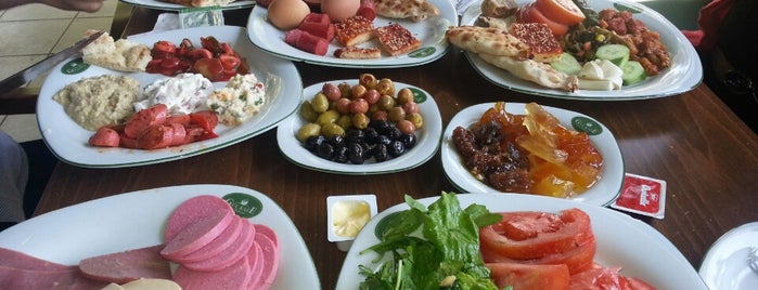 Gül Cafe is one of สถานที่ที่บันทึกไว้ของ zeliş.