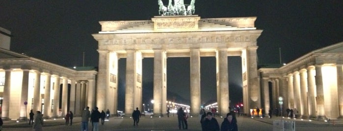 Бранденбургские ворота is one of Visiting Berlin.