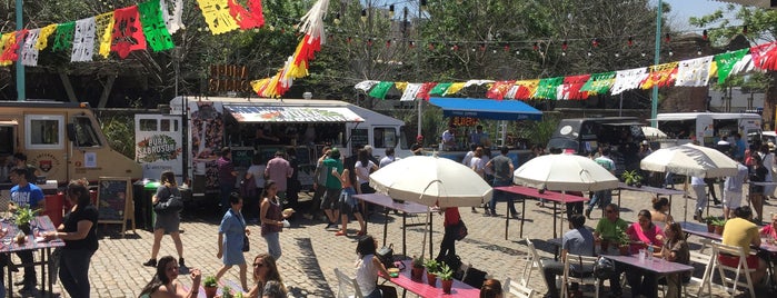 Patio de los Lecheros is one of Centros Comerciales, Ferias, Galerías, Mercados.