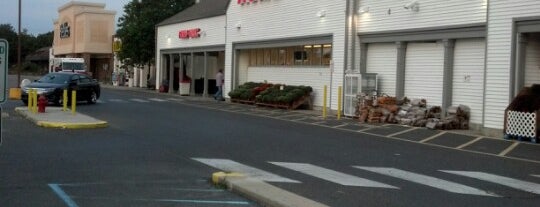 ACME Markets is one of Katieさんのお気に入りスポット.