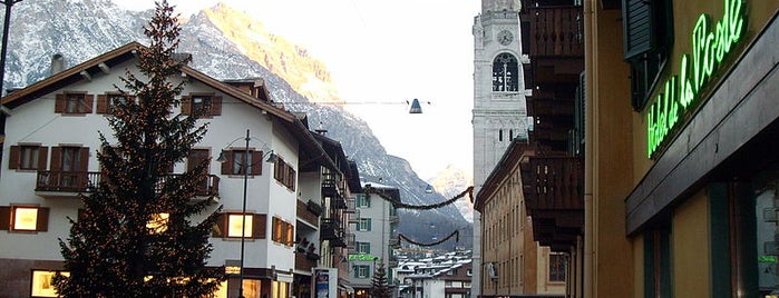 Cortina d'Ampezzo is one of Traversata delle Alpi.