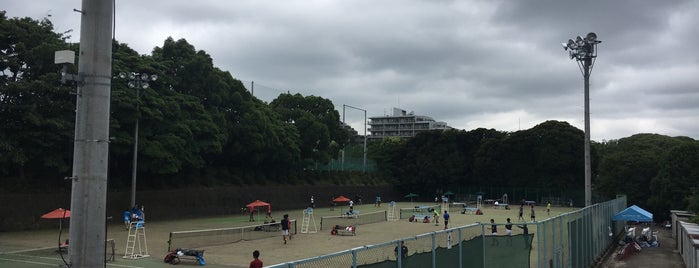 横浜国立大学 テニスコート is one of University.