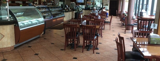 Vicente's Bread Kitchen & Café is one of Andrea'nın Beğendiği Mekanlar.