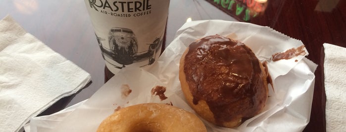 Gold-N-Glaze Donuts is one of Food Worth Stopping For.