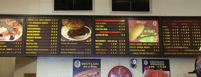 The Real McCoy Burgers And Pizza is one of Posti salvati di Reservation Ro.