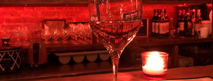 Woodhul Wine Bar is one of Lugares favoritos de Alexandra.
