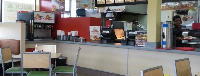 Del Taco is one of Elliaさんのお気に入りスポット.