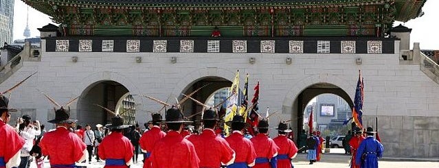 Gwanghwamun is one of North Seoul.