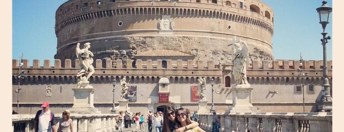 Castel Sant'Angelo is one of Roma.