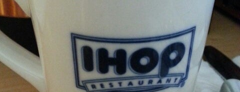 IHOP is one of Tinaさんのお気に入りスポット.