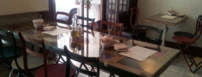 La Sole Café is one of Cafeterias con encanto Madrid.