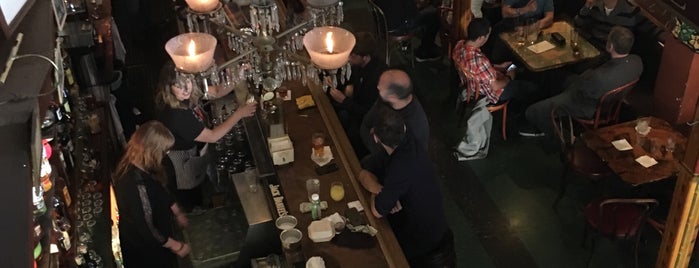 Vesuvio Cafe is one of SF Bars.