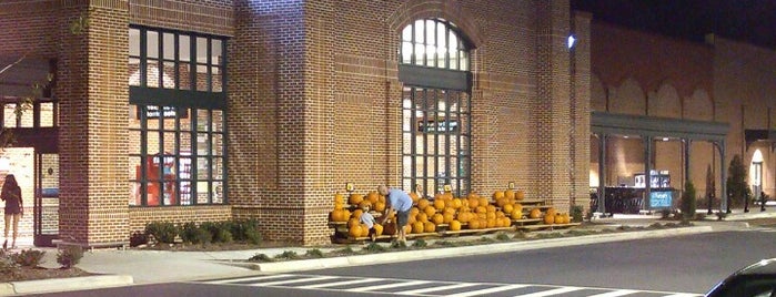 Harris Teeter is one of สถานที่ที่ Michael ถูกใจ.