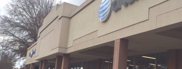 AT&T is one of สถานที่ที่ Sandra ถูกใจ.