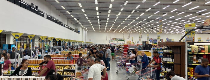Supermercados Guanabara is one of Meus locais.