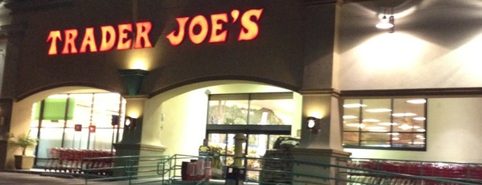 Trader Joe's is one of Lugares favoritos de Marsha.