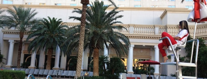 Pools at Monte Carlo Resort & Casino is one of Tempat yang Disukai Gran.
