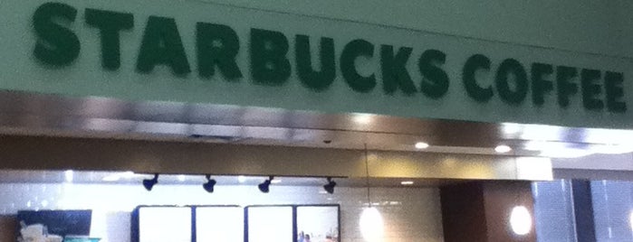 Starbucks is one of Tempat yang Disukai The Green Gatsby.