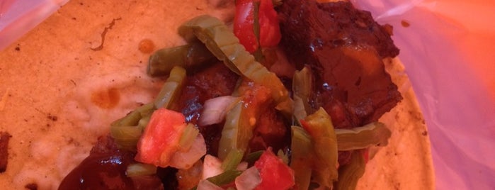 Tacos Los Nonis is one of Posti che sono piaciuti a Jennice.