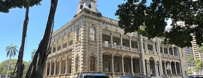 ‘Iolani Palace is one of Honolulu.