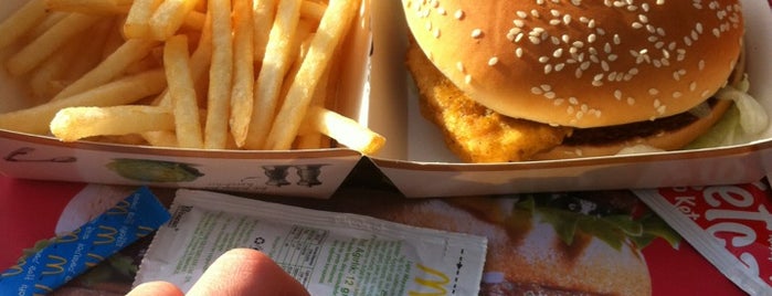 McDonald's is one of Tempat yang Disukai SmS.