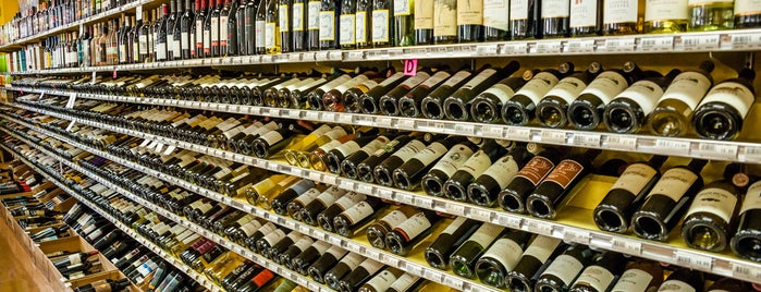 Buster's Liquors & Wines is one of Memphis Food List.