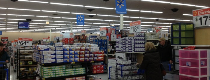 Walmart Supercenter is one of Lugares favoritos de icelle.