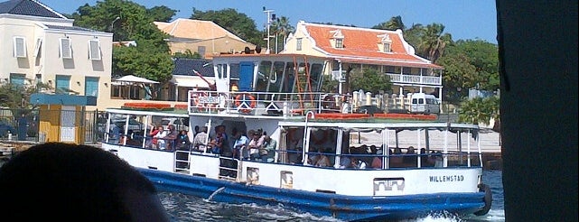 Willemstad Ferry is one of Lieux qui ont plu à ᴡ.