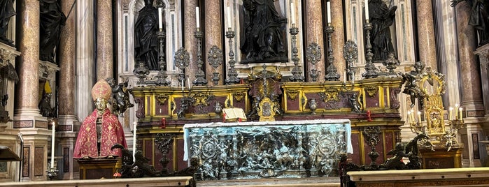 Cappella Del Tesoro Di San Gennaro is one of Viva Napoli!.