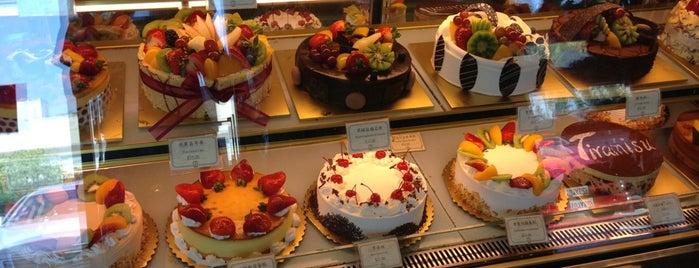 J J Bakery is one of Chrisさんのお気に入りスポット.